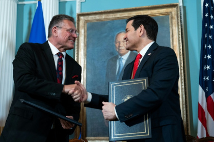 EU trade chief Maros Sefcovic signed a memorandum of understanding on critical minerals with US Secretary of State Marco Rubio - Annabelle GORDON (AFP)