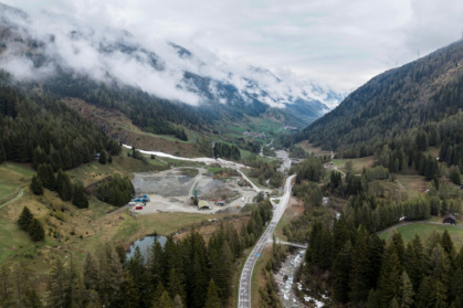 Aerial view of the entrance of the tunnel to the BedrettoLab - Ennio LEANZA (AFP)