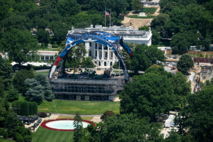Work continues ahead of the UFC event on June 14, including on the arena, seen here on May 31 - SAUL LOEB (AFP)