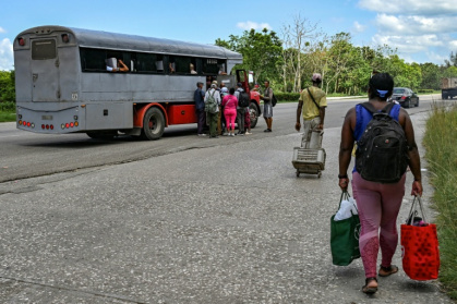 People board a private vehicle transporting passengers on the outskirts of Havana -- new restrictions on transport in Cuba are coming into force amid a severe fuel shortage - YAMIL LAGE (AFP)