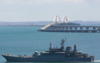 The Kerch bridge links the Russian mainland to the Crimean peninsula, annexed by Moscow in 2014 - STRINGER (AFP)