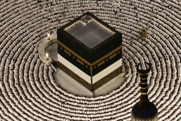 Saudi says Houthis target Mecca, warn of 'red line'