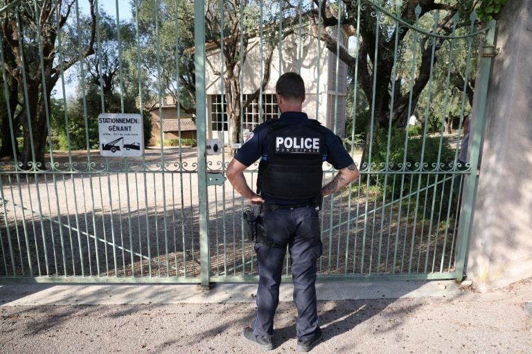 Thieves steal Renoir paintings from France museum