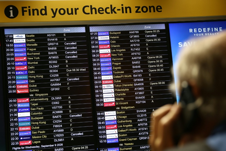 Travellers in UK face more chaos after air traffic control glitch
