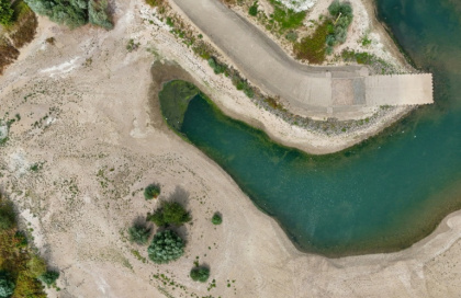 The partially dried-up river bed of the Rhine in Duisburg, western Germany on August 3, 2026, 2026, following exceptionally hot weather - Ina FASSBENDER (AFP)