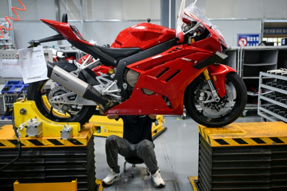 A worker assembles a motorcycle at the ZXMoto factory in Chongqing, southwestern China - WANG Zhao (AFP)