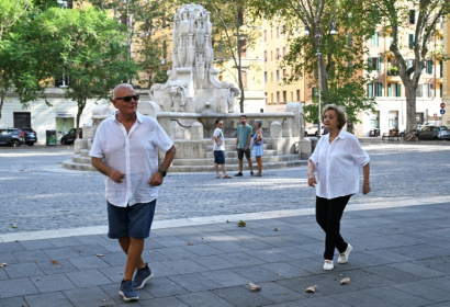 Two seniors dancing in a square during the heatwave in Rome have become a viral sensation - Andreas SOLARO (AFP)