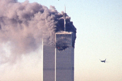 United Airlines Flight 175 is seen approaching the south tower of the World Trade Center as smoke billows from the north tower in New York on September 11, 2001 - SETH MCALLISTER (AFP)
