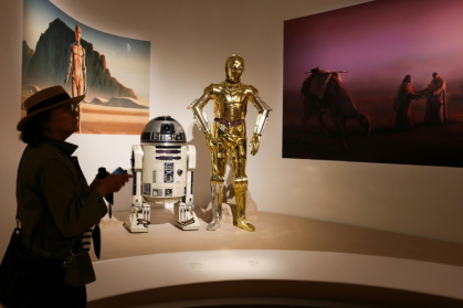 A visitor views exhibits from the Star Wars gallery during the Lucas Museum of Narrative Art press preview in Los Angeles - VALERIE MACON (AFP)