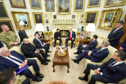 Ukraine's President Volodymyr Zelensky, pictured (back left) in a July 2026 Oval Office meeting with Donald Trump, has urged Congress to pass the sanctions package - Handout (AFP)