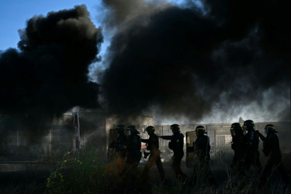 Police intervened when fishermen blockaded a fuel depot in Frontignan - Gabriel BOUYS (AFP)