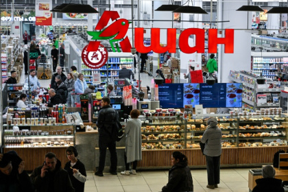 An Auchan supermarket in Moscow. The French retailer is  a major player in Russia with around 240 stores - Hector RETAMAL (AFP)