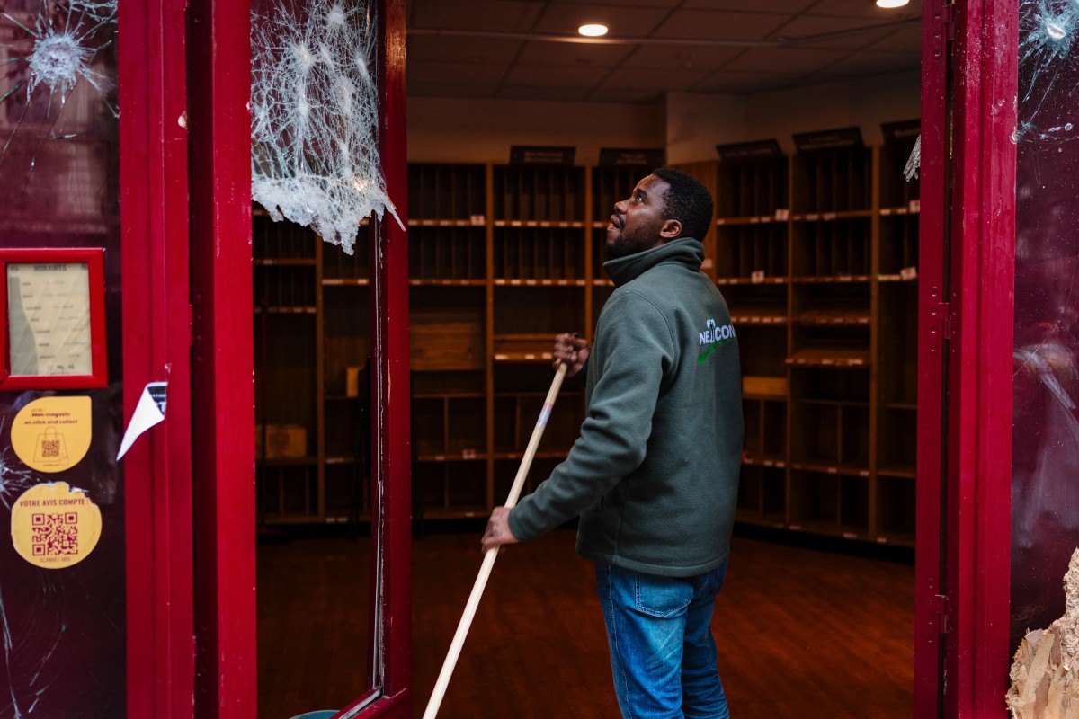 Paris shop-owners and residents prepare for fresh protests