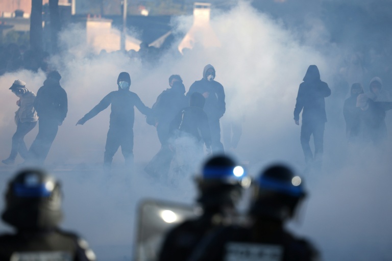 Hundreds of schools to shut Monday as student protests rock France