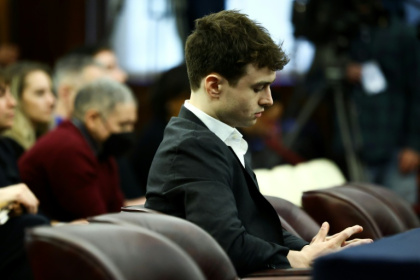 AI researcher Jacob Coxon testifies at a city council hearing in New York on October 5, 2026 - CHARLY TRIBALLEAU (AFP)