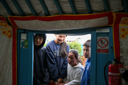 Children arrive to have their teeth checked at a mobile dental clinic inside a traditional Mongolian ger in Ulaanbaatar - Hector RETAMAL (AFP)
