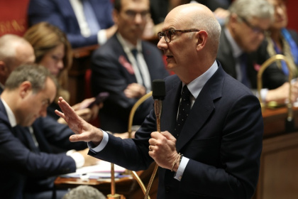 Finance Minister Roland Lescure is trying to get a 2027 budget that calls for billions of euros in spending cuts passed in Parliament - Thomas SAMSON (AFP)